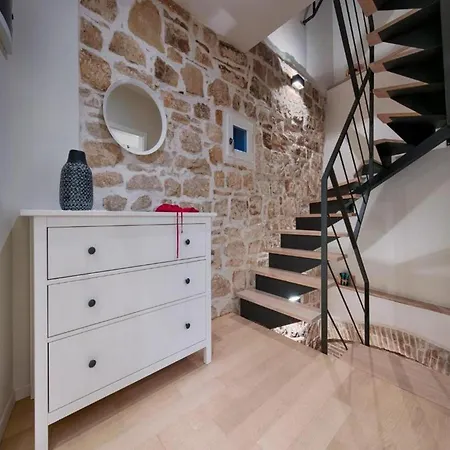 Stylish Center * Vis